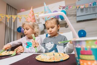 Velké oslavy narozenin ve školkách prohlubují sociální rozdíly mezi dětmi - Médium.cz